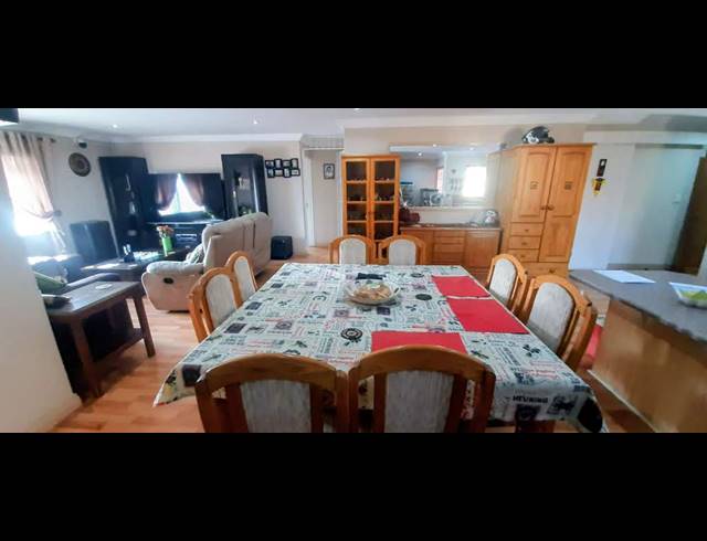 6 BEDROOM GATED ESTATE FOR SALE IN KEMPTON PARK EXT 4